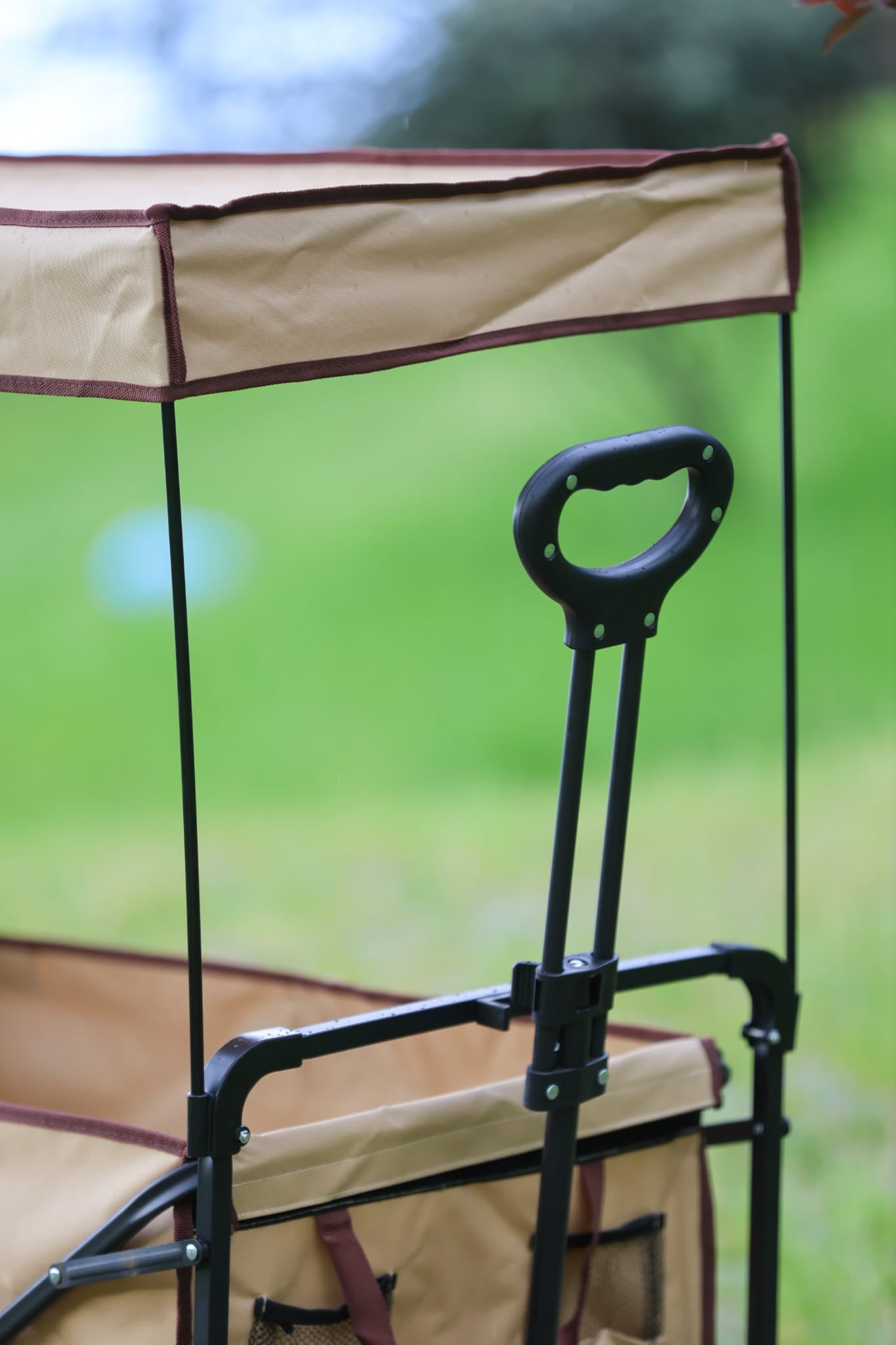 TREE CAMP Vagon – çelik şasi ve gövde detay çekimi